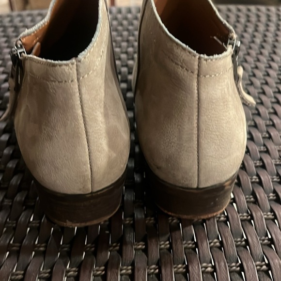 LUCKY BRAND | Brielly Tan Ankle Bootie Perforated Leather 9 - Picture 5 of 10